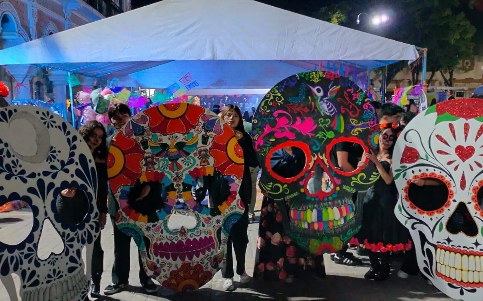 Tehuacán celebra el Día de Muertos con exitoso desfile de catrinas